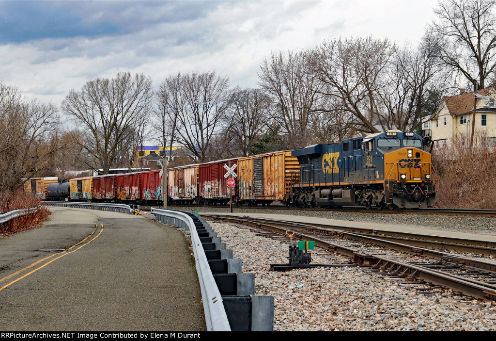 CSX 891 on Q-433